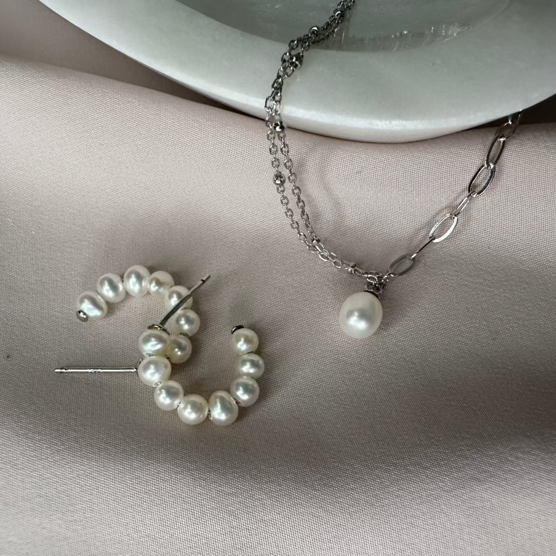 Pearl Envy Freshwater Pearl Medium Hoop Earring