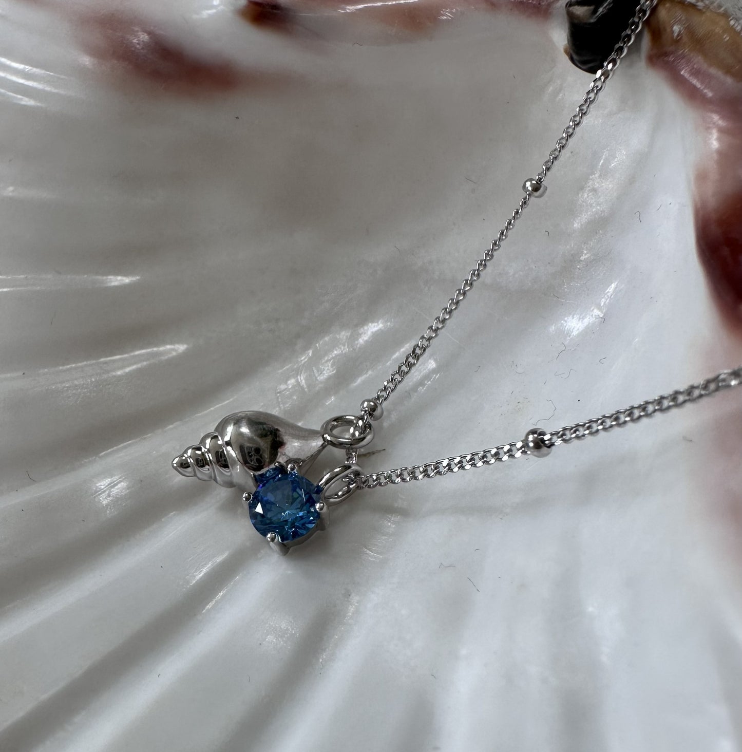 Shell Pendant Necklace