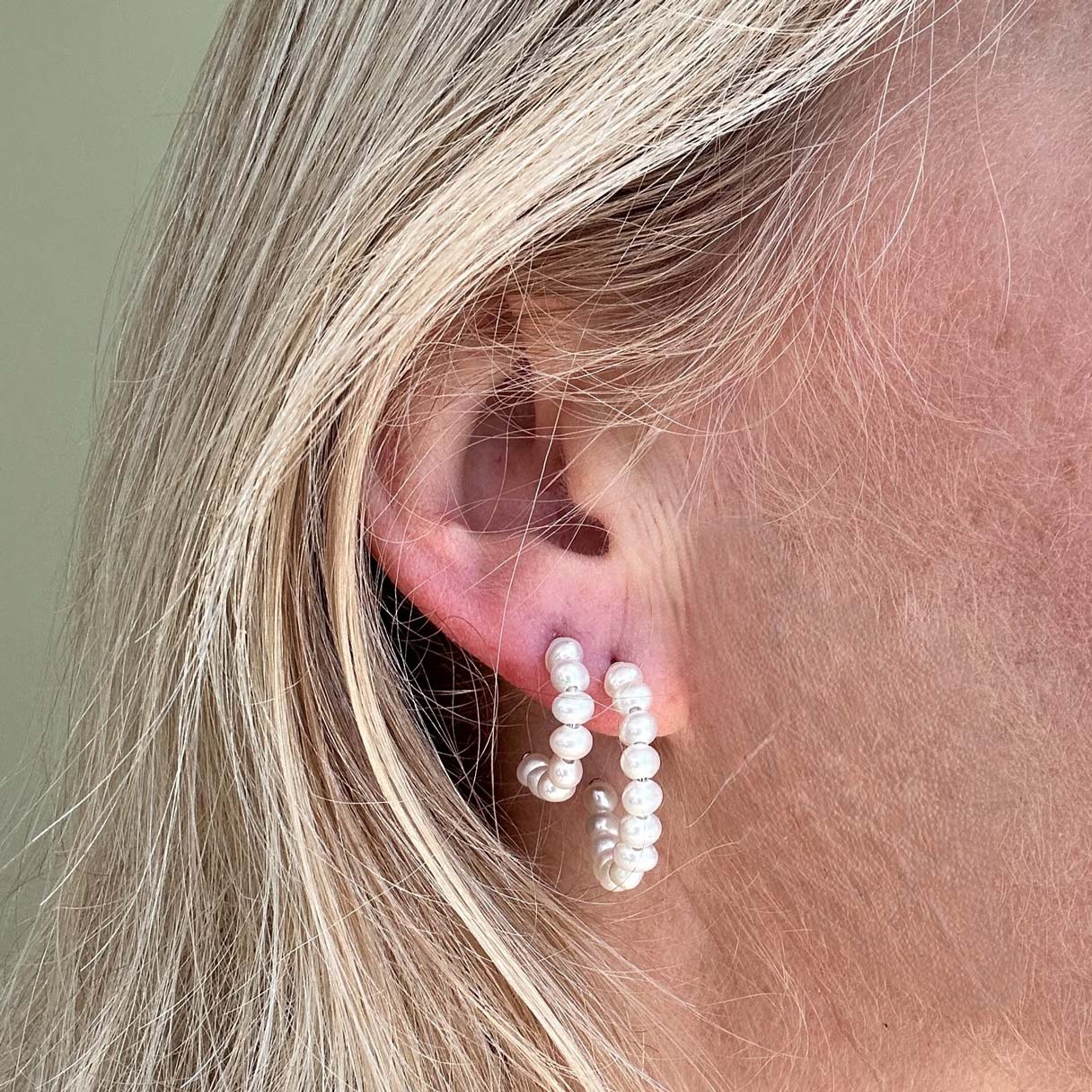 Pearl Envy Freshwater Pearl Medium Hoop Earring