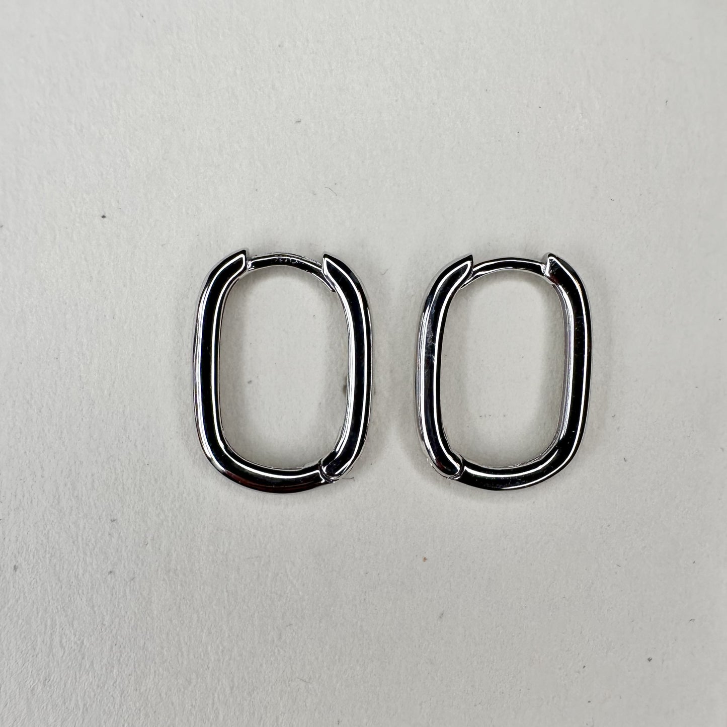 Effortless Essential Plain Oval Hoop