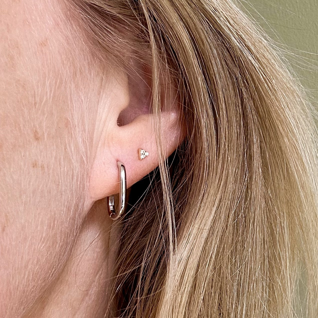 Effortless Essential Plain Oval Hoop