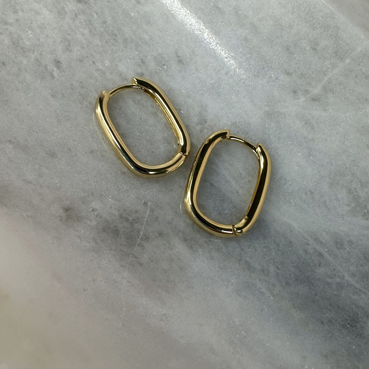 Effortless Essential Plain Oval Hoop