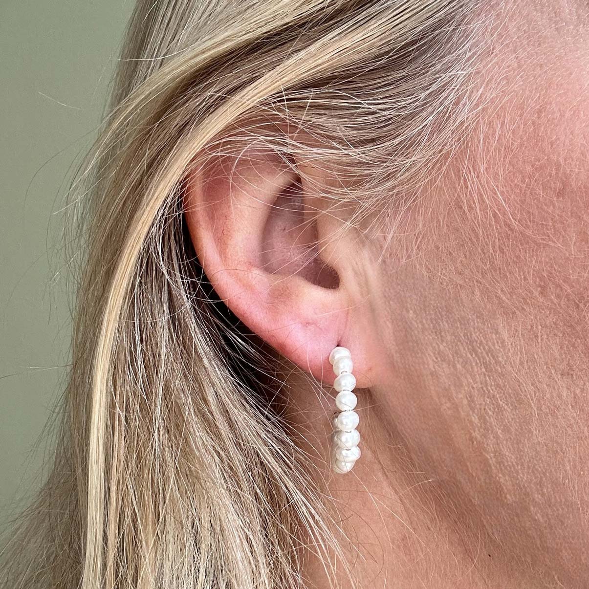 1 pearl hoop earring worn in ear